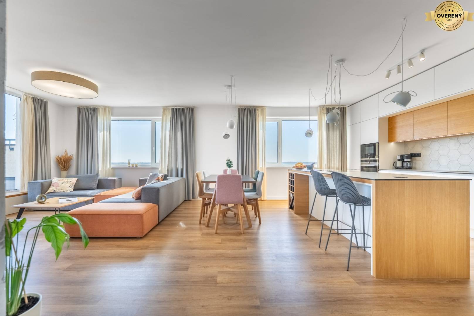 Sale Three bedroom apartment, Three bedroom apartment, Mikovíniho, Trn