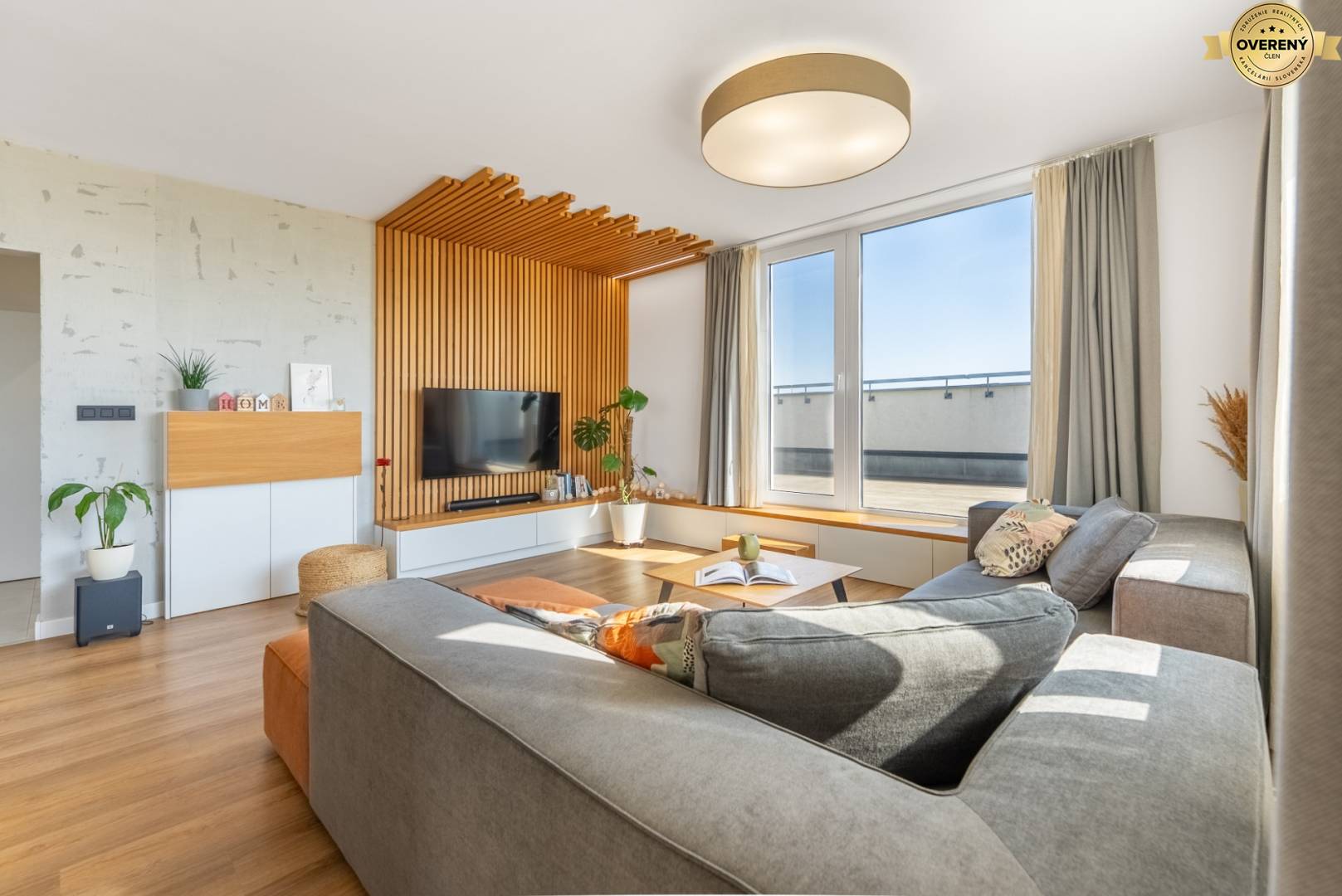 Sale Three bedroom apartment, Three bedroom apartment, Mikovíniho, Trn